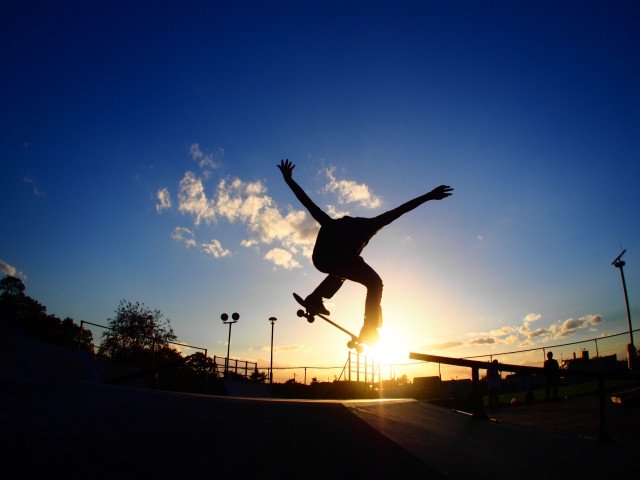 サーフィンから生まれたスケートボード