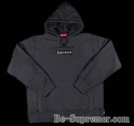 シュプリーム　パーカーMサイズ　スワロフスキーコラボ Supreme x Swarovski ロゴ パーカー | ピンク | FARFETCH JP