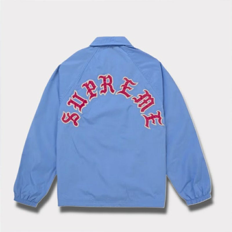 Supreme シュプリーム 2025AW Old English Arc Coaches Jacket オールドイングリッシュ アーク コーチジャケット ライトブルー
